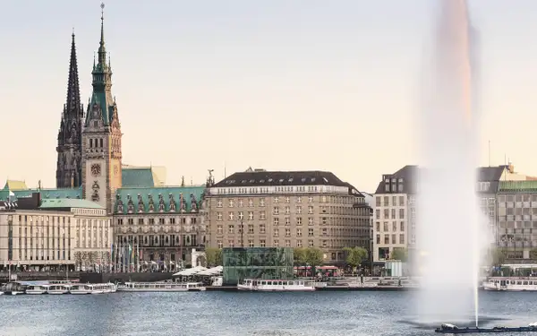 Hamburger Skyline an der Binnenalster