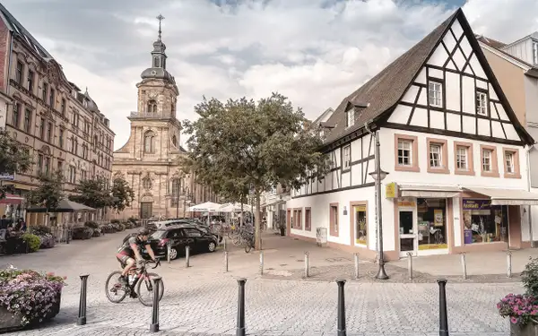 Blick auf Häuser in der Altstadt von Saarbrücken