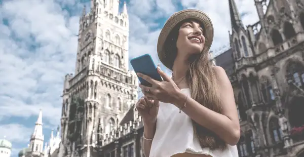 Studentin beim Sightseeing in München